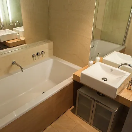Diamond River Karlin * פראג